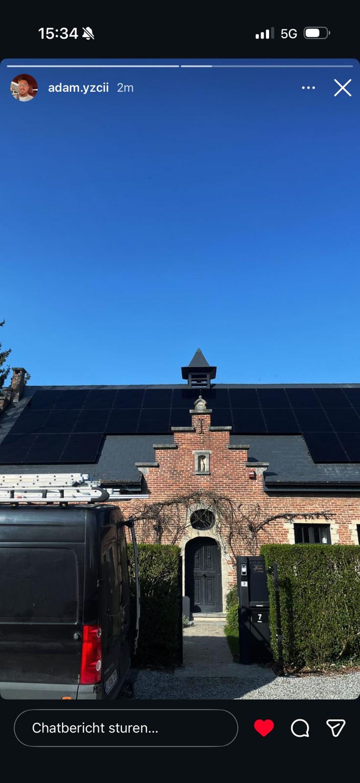 Volledig zonnedak op een karakteristieke hoeve